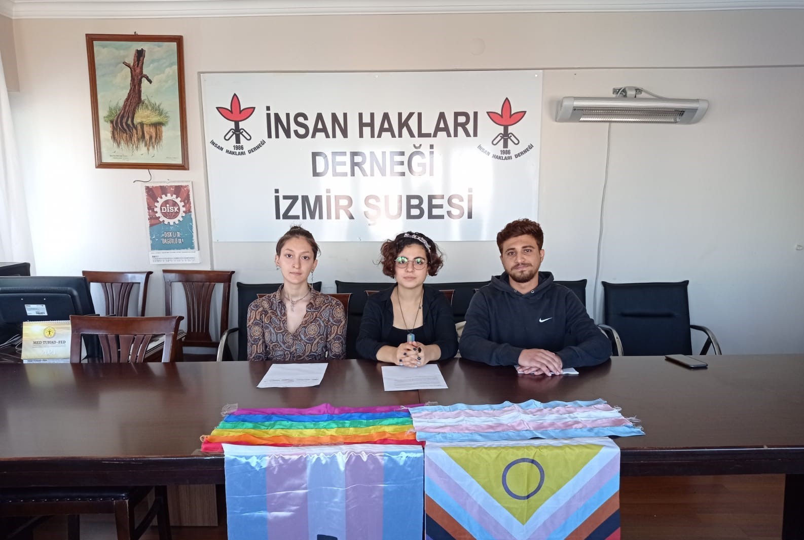 “20 Kasım Nefret Suçu Mağduru Transları Anma Günü'nü İzmir'de hep birlikte örelim” Kaos GL - LGBTİ+ Haber Portalı