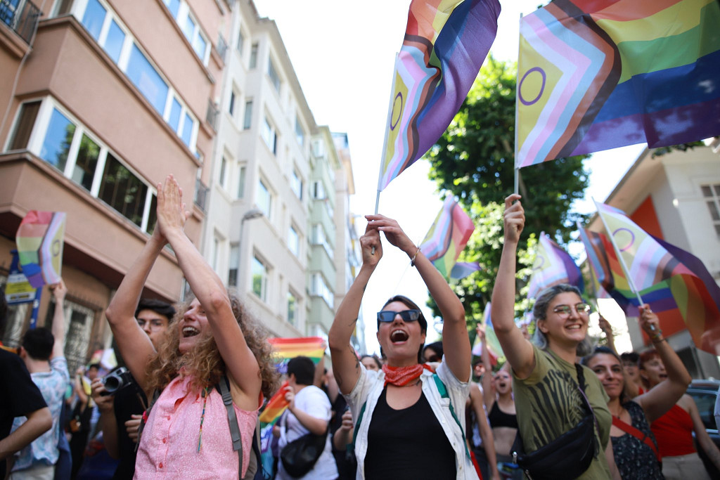 21. İstanbul LGBTİ+ Onur Yürüyüşü: Biz gitmeyeceğiz, siz alışacaksınız! | Kaos GL - LGBTİ+ Haber Portalı Haber