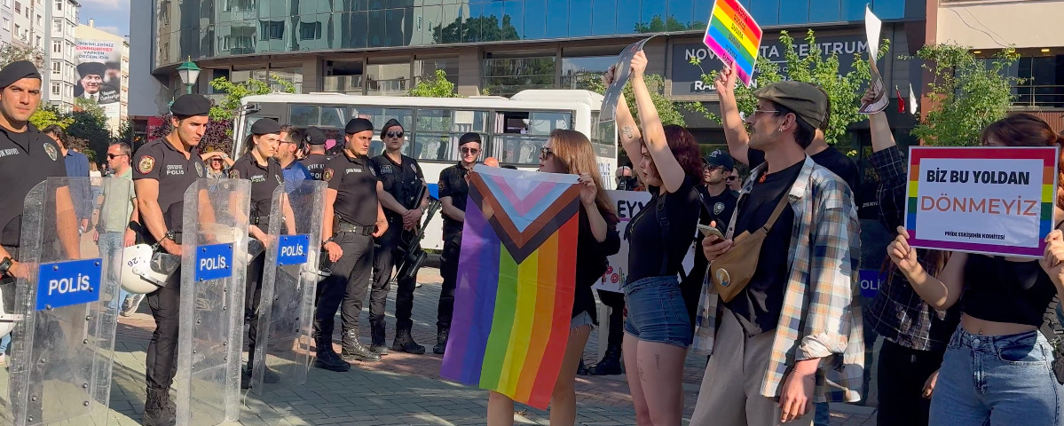 4. Eskişehir Onur Yürüyüşü’ne polis saldırdı, LGBTİ+ aktivistleri işkenceyle gözaltına alındı Kaos GL - LGBTİ+ Haber Portalı