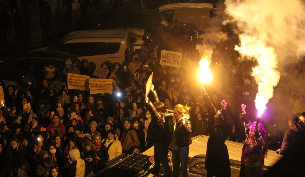 8 Mart’ta kadınlar ve LGBTİ+’lar Türkiye’nin dört bir yanında sokaktaydı! | Kaos GL - LGBTİ+ Haber Portalı Haber