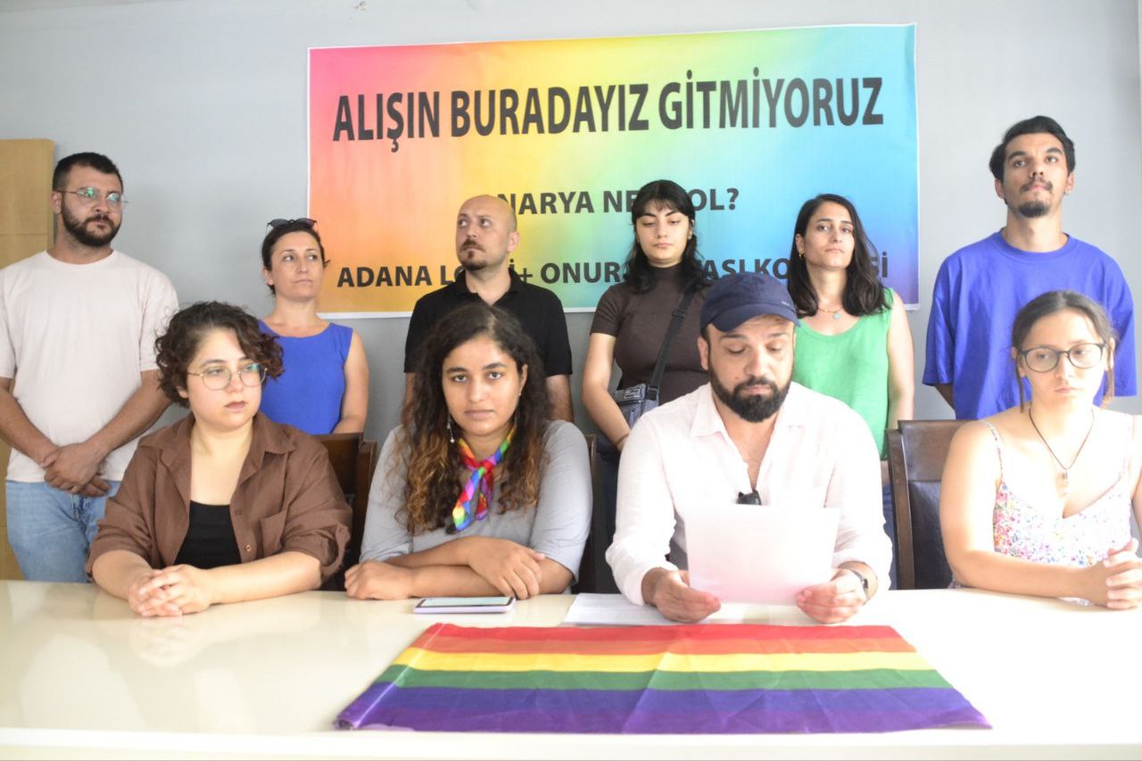 Adana Onur Yürüyüşü’ne 5 zırhlı araç, işkenceyle gözaltı, gazeteci ve milletvekiline darp! | Kaos GL - LGBTİ+ Haber Portalı Haber