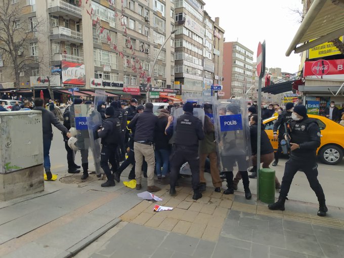 Ankara’da Boğaziçi ile dayanışma eylemine polis saldırdı, gözaltılar var | Kaos GL - LGBTİ+ Haber Portalı