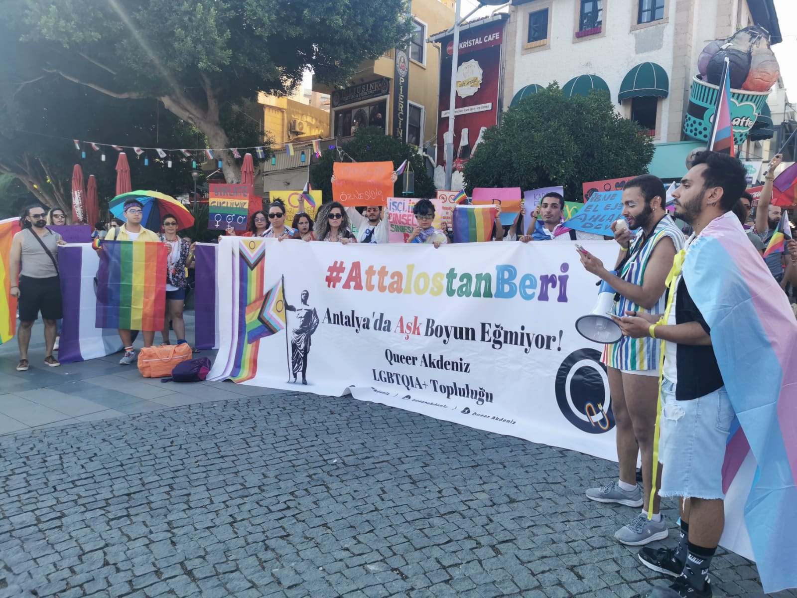 Antalya Onur Yürüyüşü engellemelere rağmen gerçekleşti! Kaos GL - LGBTİ+ Haber Portalı