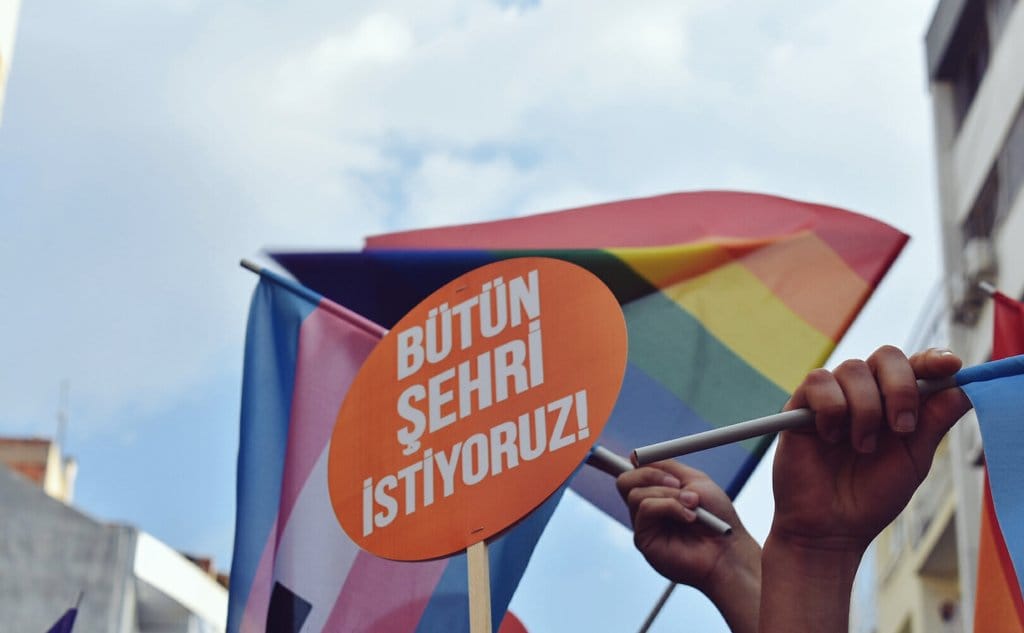 Aydınlık, CHP’li belediyelerin cinsiyet eşitliği çalışmalarını hedef aldı | Kaos GL - LGBTİ+ Haber Portalı Haber