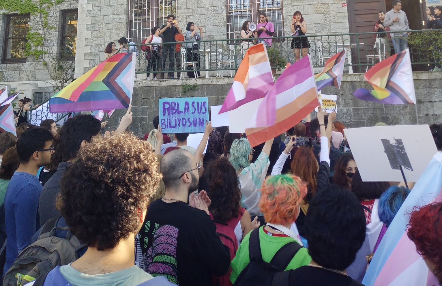 Boğaziçi Onur Yürüyüşü’nde yaşananlar: Burada ne olduğunu herkes bilmeli! | Kaos GL - LGBTİ+ Haber Portalı