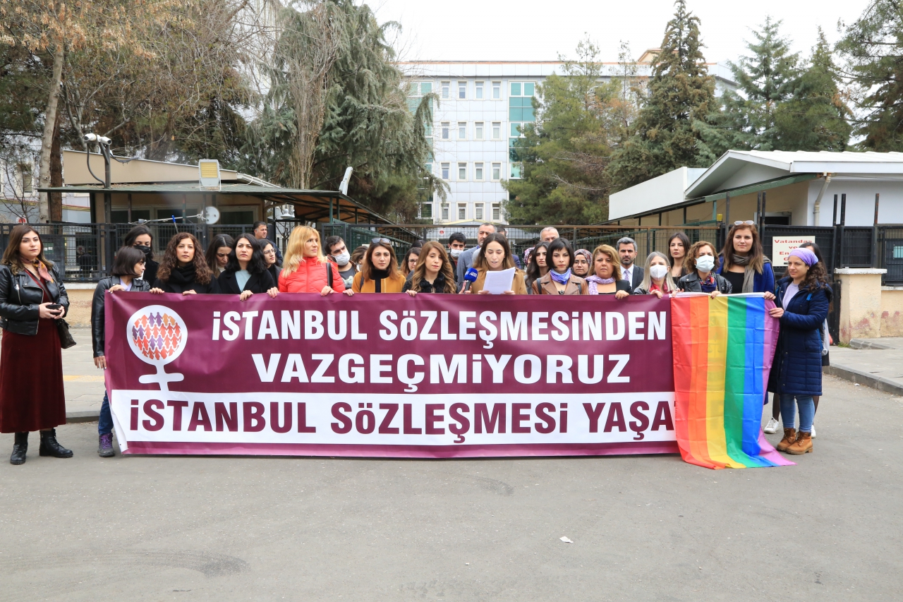 Diyarbakır’da 8 Mart: Kadınlar ve LGBTİ+’lar omuz omuza Kaos GL - LGBTİ+ Haber Portalı