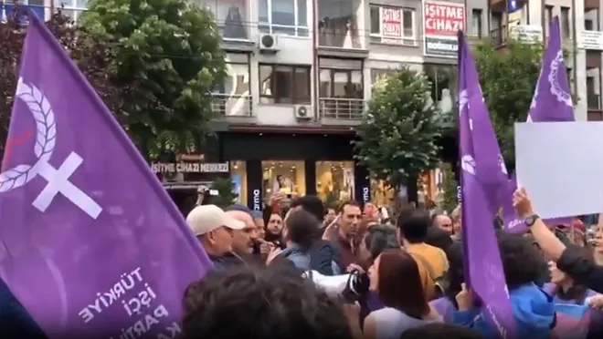 Eskişehir’de polis, trans bayrağı açan TİP’li kadınlara saldırdı | Kaos GL - LGBTİ+ Haber Portalı Haber