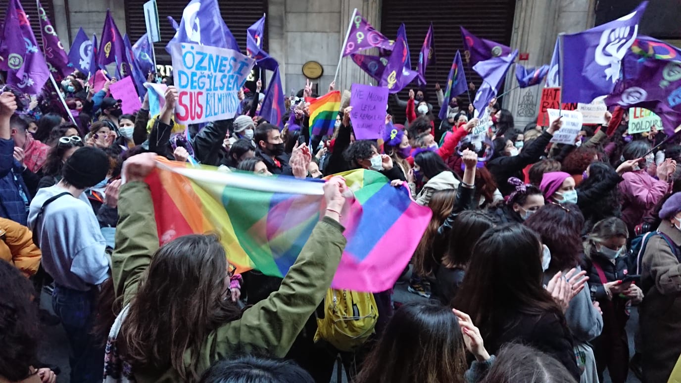 Fotoğraflarla 19. İstanbul Feminist Gece Yürüyüşü Kaos GL - LGBTİ+ Haber Portalı