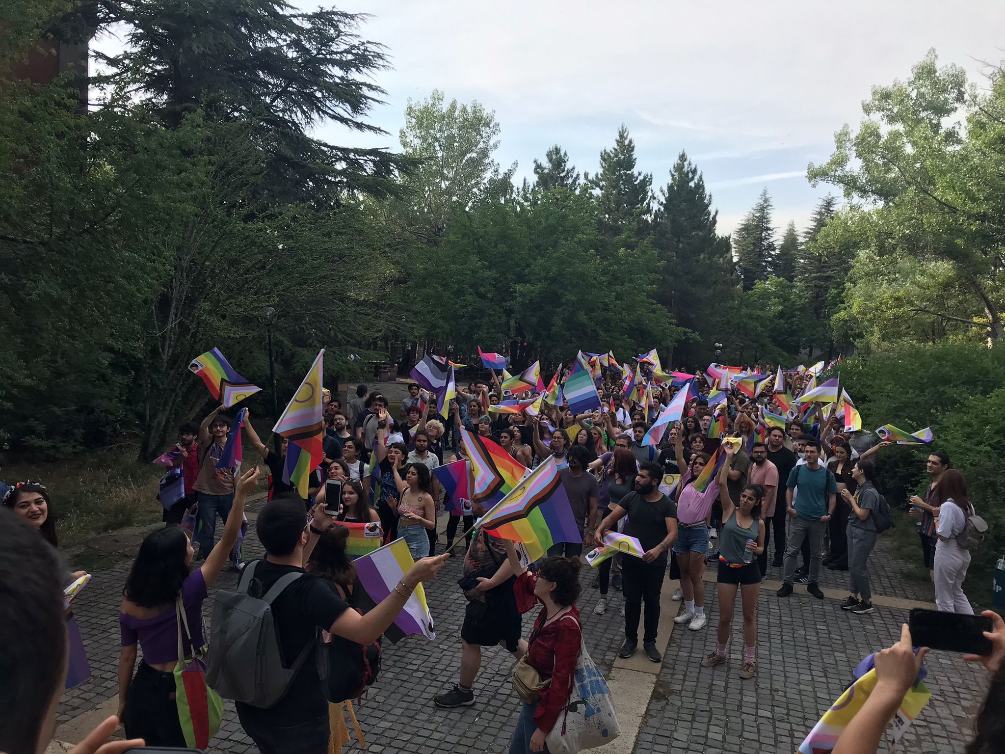 Hedef göstermeye, polis saldırısı ve gözaltılara rağmen 10. ODTÜ Onur Yürüyüşü gerçekleşti | Kaos GL - LGBTİ+ Haber Portalı