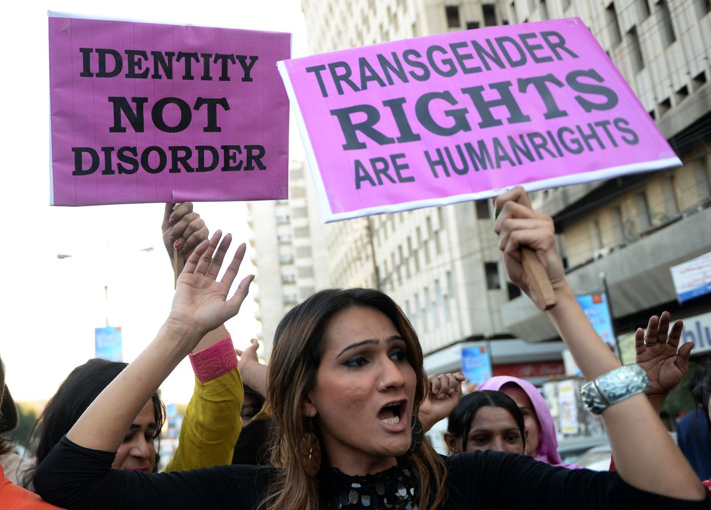 Hukuk transları koruyor mu? Kaos GL - LGBTİ+ Haber Portalı