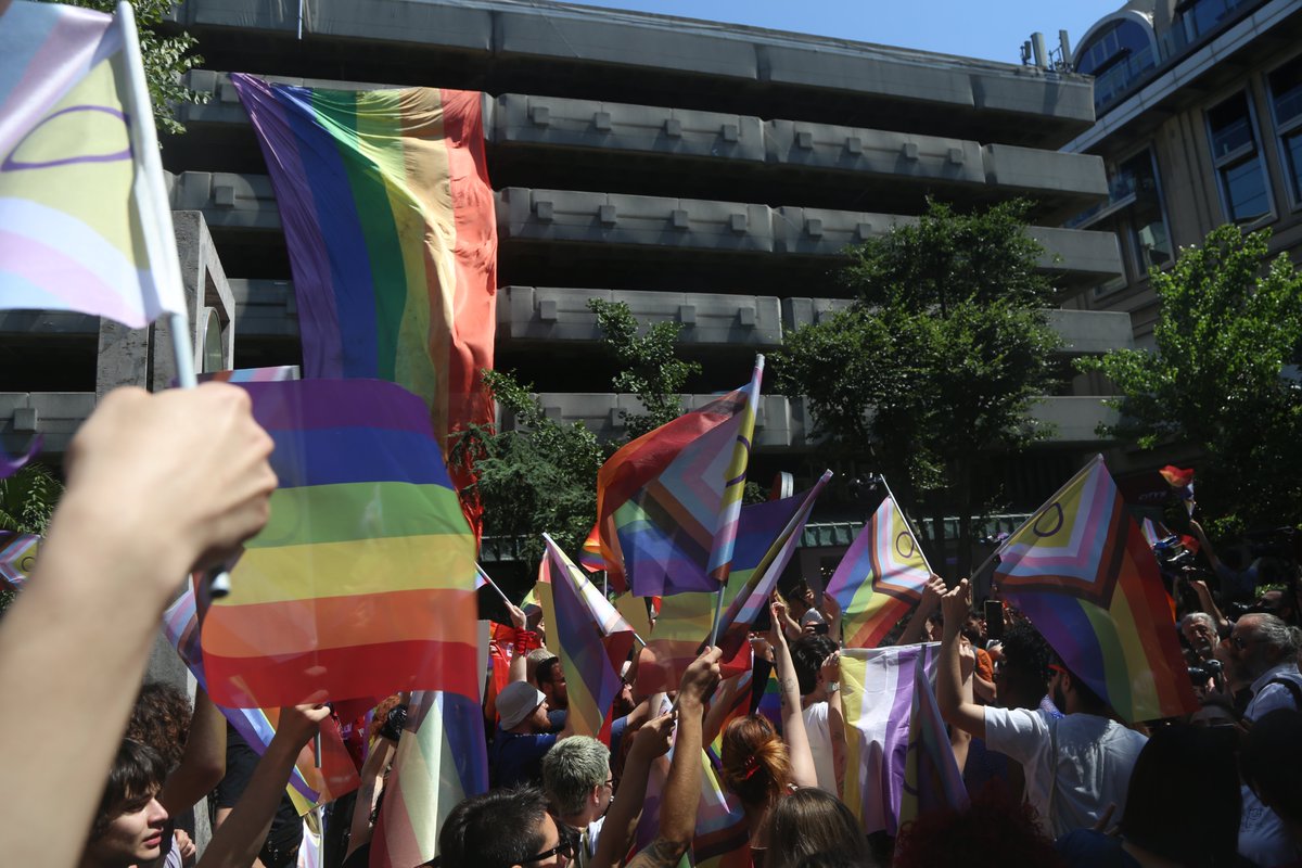 İstanbul LGBTİ+ Onur Yürüyüşü’nde gözaltına alınan beş kişi sınırdışı tehdidi altında! | Kaos GL - LGBTİ+ Haber Portalı Haber