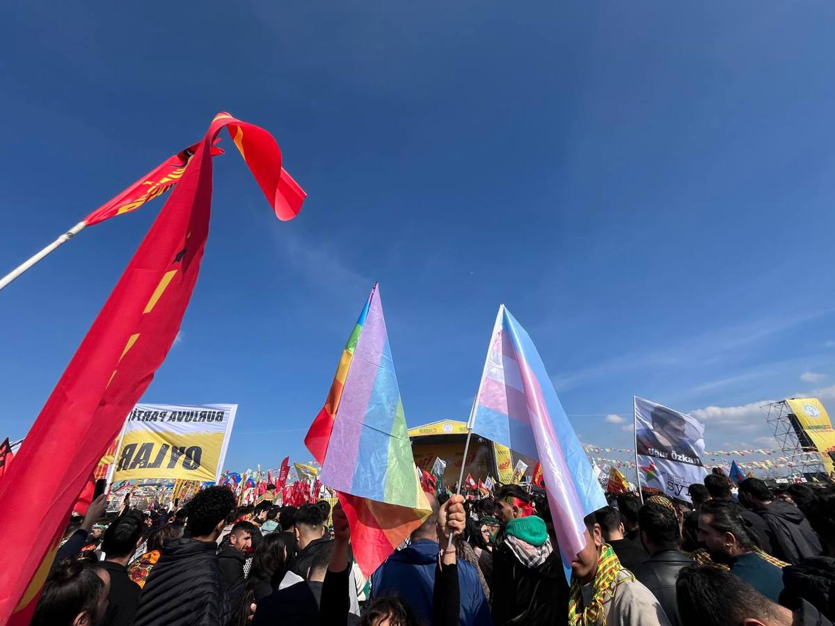 İstanbul ve İzmir Newroz kutlamalarında LGBTİ+’lara saldırı! Kaos GL - LGBTİ+ Haber Portalı