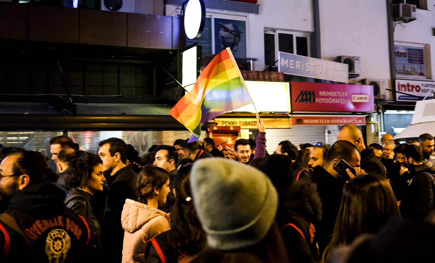 İzmir’de Feminist Gece Yürüyüşü: Kader değil patriyarkal kapitalizm! | Kaos GL - LGBTİ+ Haber Portalı Haber