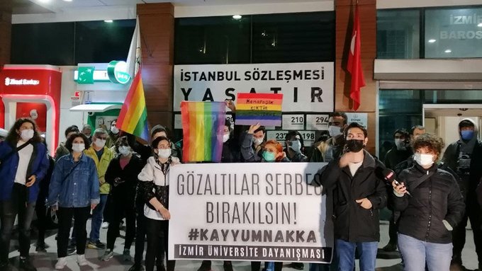 İzmir’de gözaltına alınan herkes serbest bırakıldı: Darp izleri var! Kaos GL - LGBTİ+ Haber Portalı