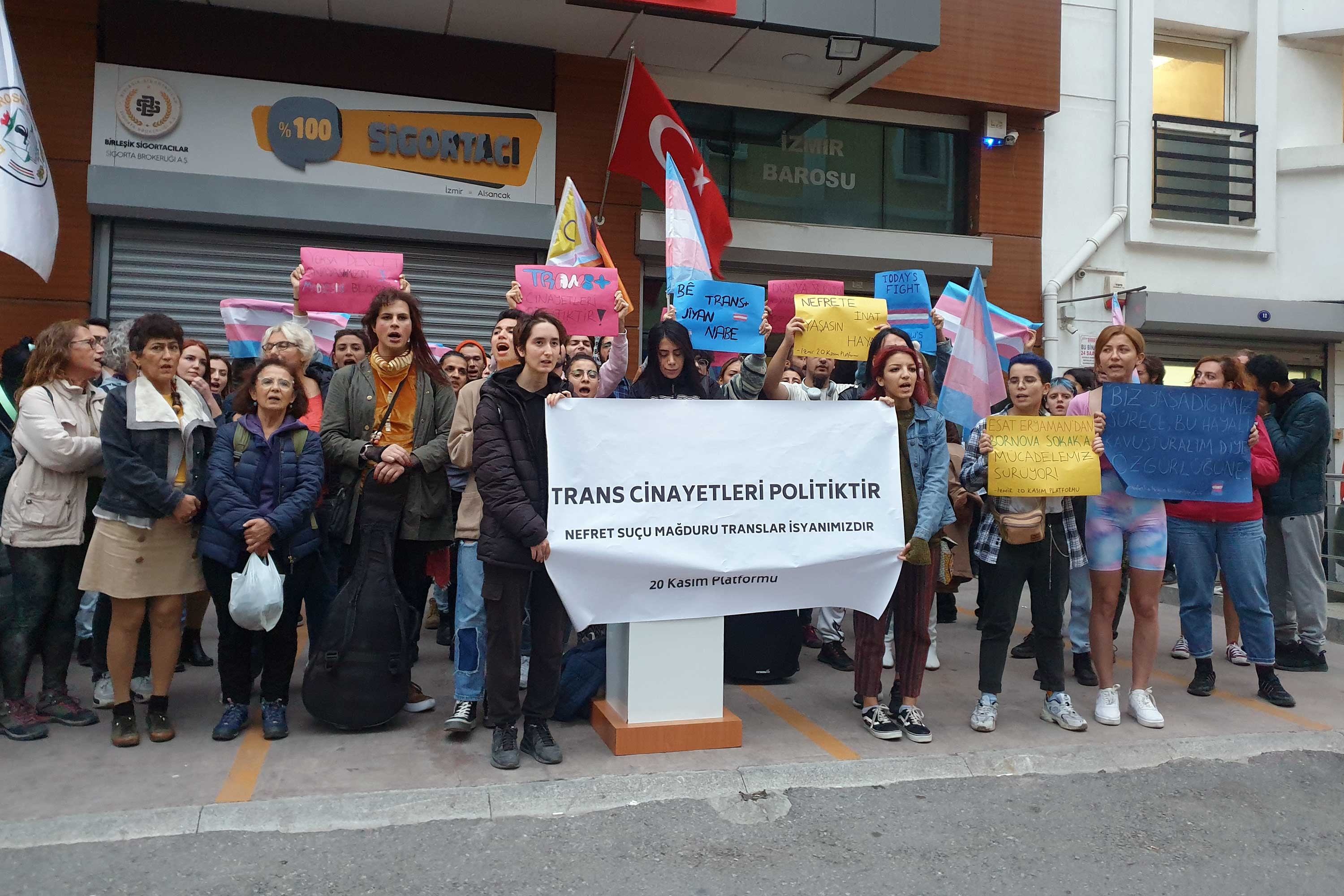İzmir’de trans cinayetlerine karşı eylem: Katledilen translar isyanımızdır! Kaos GL - LGBTİ+ Haber Portalı