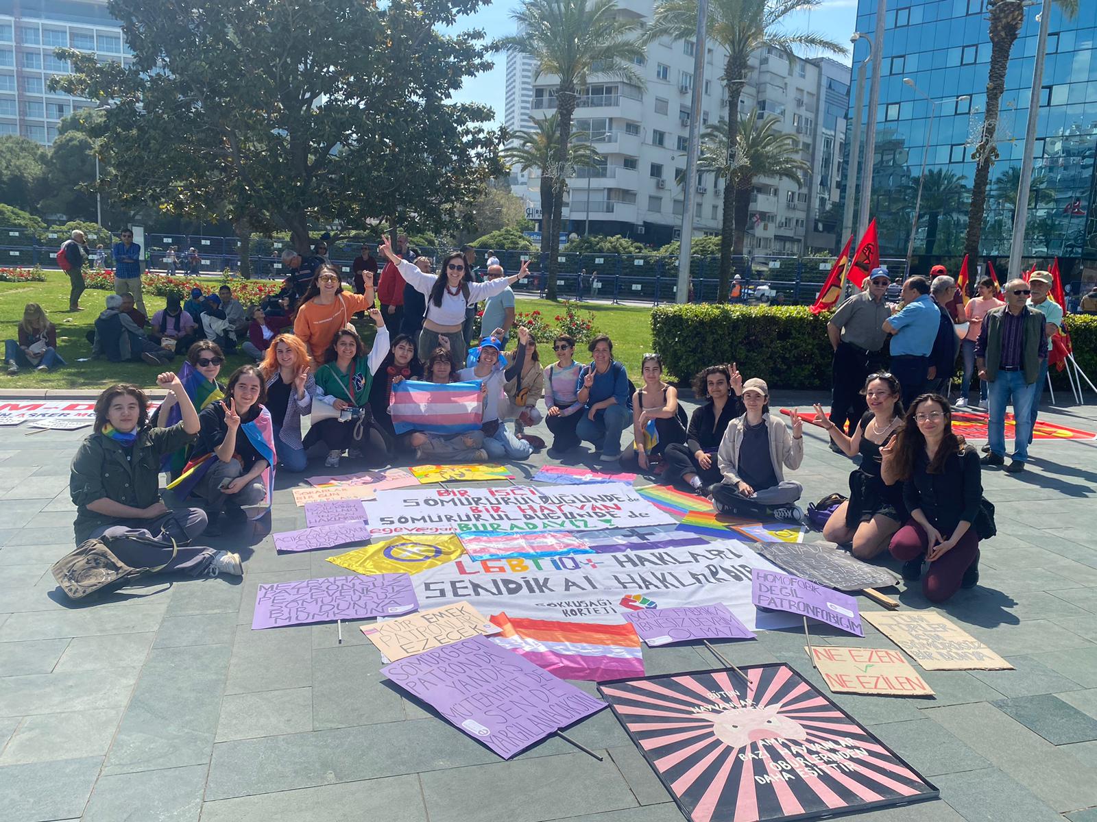 İzmir’den 1 Mayıs izlenimleri: Gökkuşağı kortejini daha da büyüterek yürüyeceğiz | Kaos GL - LGBTİ+ Haber Portalı Haber