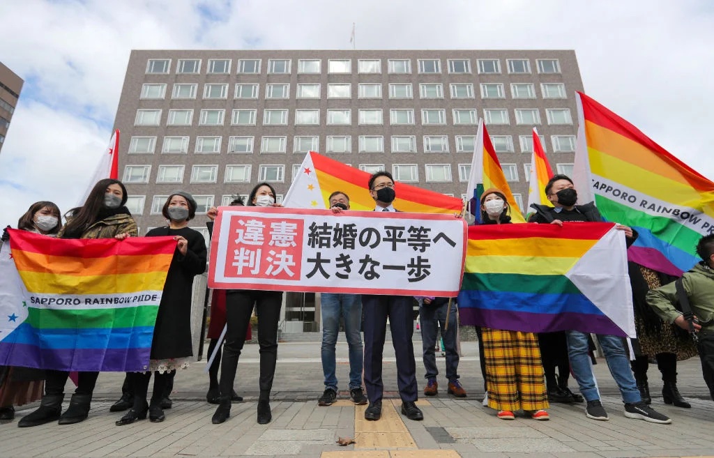 Japonya’daki mahkemeler, ülkedeki eşcinsel evlilik yasağının anayasaya aykırı olduğuna hükmetti Kaos GL - LGBTİ+ Haber Portalı