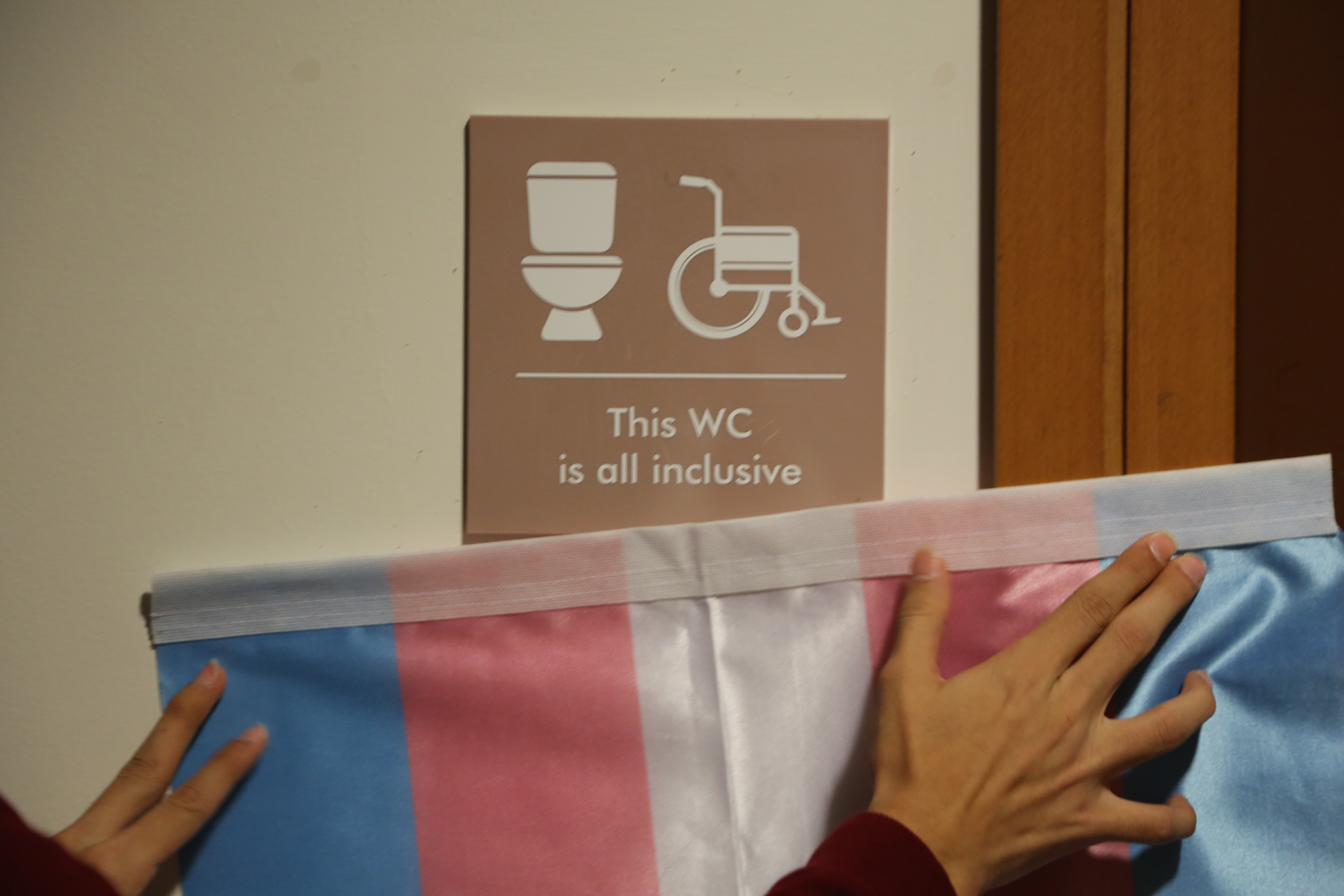 Koç Üniversitesi’nde dokuz cinsiyetsiz tuvalet açıldı Kaos GL - LGBTİ+ Haber Portalı