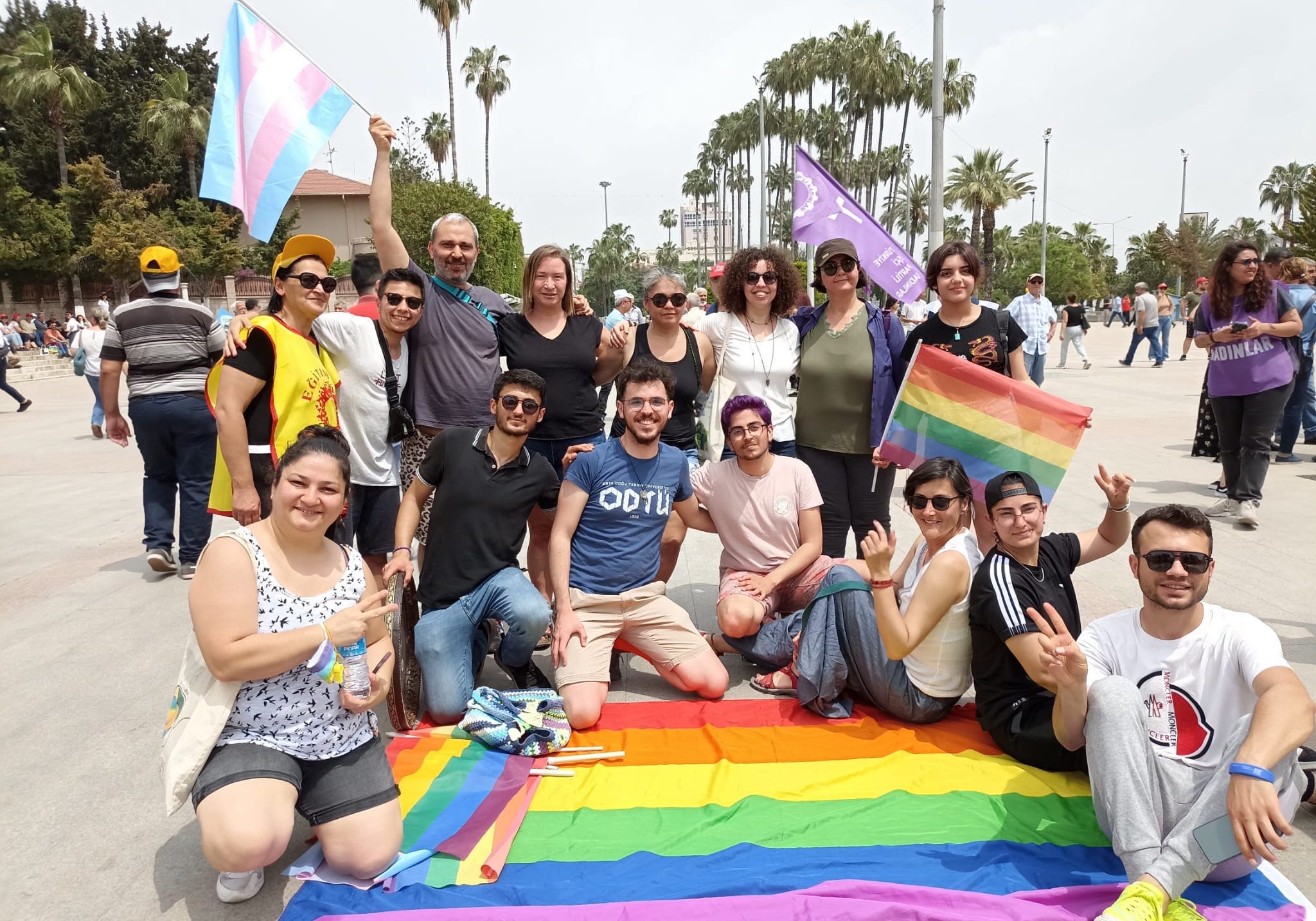Mersin’de 1 Mayıs: LGBTİ+’lar bayraklarıyla alanda Kaos GL - LGBTİ+ Haber Portalı