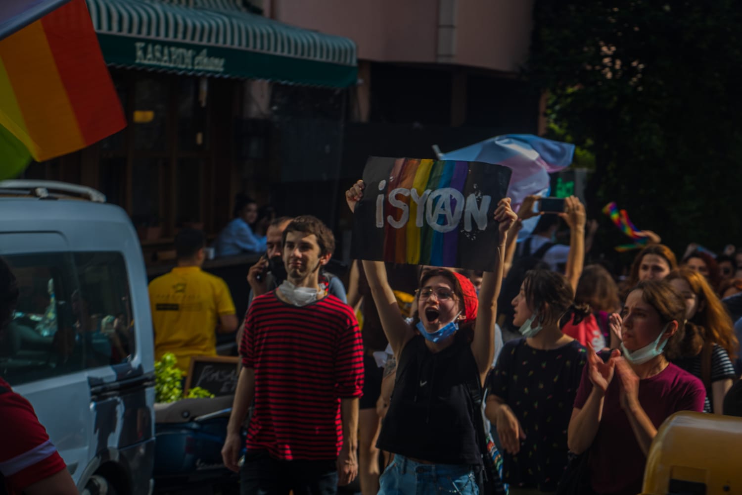 Meydan Gazetesi’nin objektifinden LGBTİ+ Onur Yürüyüşü Kaos GL - LGBTİ+ Haber Portalı
