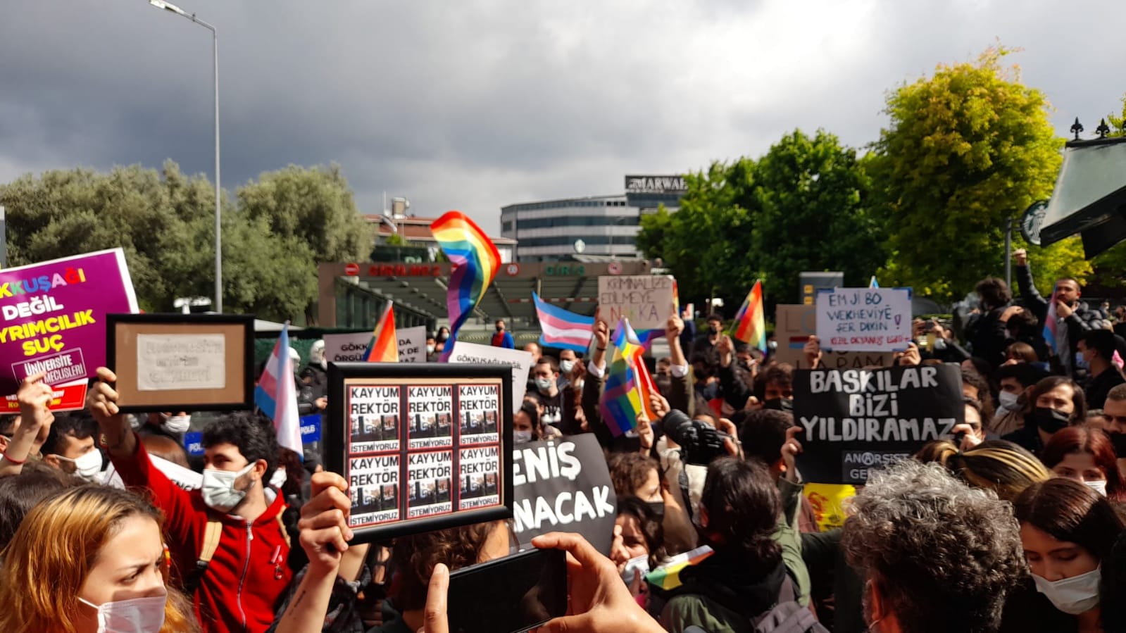 Öğrenciler Çağlayan’dan seslendi: LGBTİ+’lar susturulamaz ve gökkuşağı yargılanamaz! Kaos GL - LGBTİ+ Haber Portalı