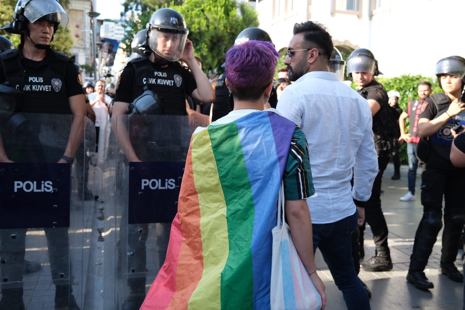 Police attacked in İzmir, lubunyas resisted! Kaos GL - News Portal for LGBTI+