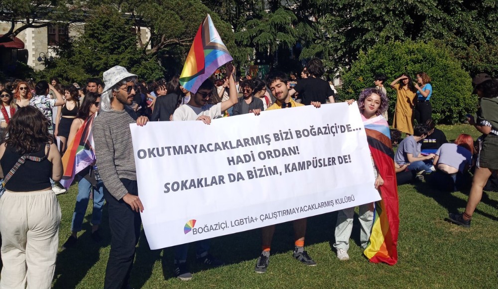 9. Boğaziçi Onur Yürüyüşü’ne katılanlara polis saldırdı, en az 33 kişi işkenceyle gözaltına alındı Kaos GL - LGBTİ+ Haber Portalı