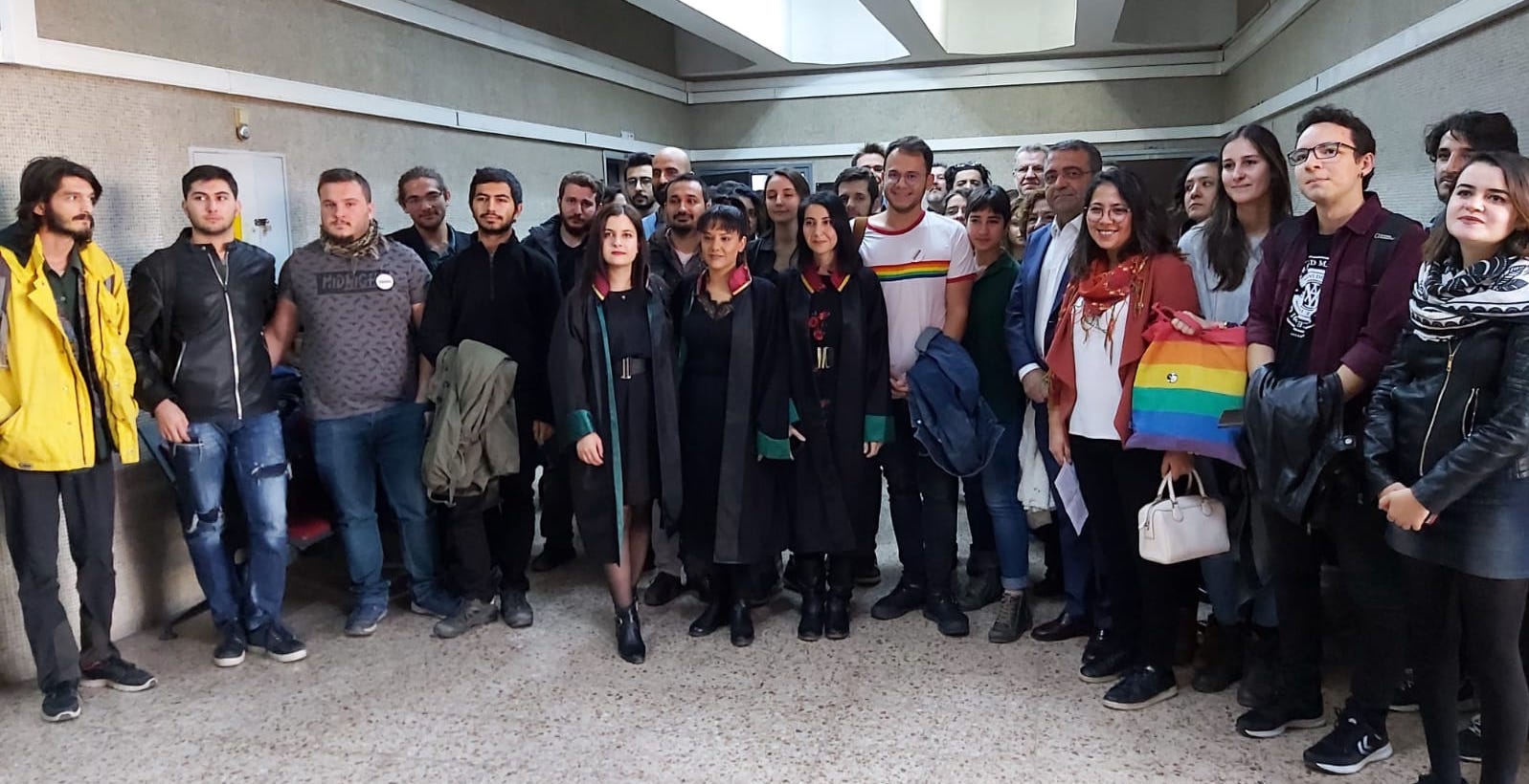 Polis, ODTÜ Onur Yürüyüşü davası basın açıklamasını engelledi! | Kaos GL - LGBTİ+ Haber Portalı