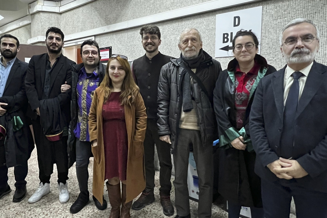 Polislere 'kendilerini darp ettirmekle' suçlanan gazeteciler hakim karşısına çıktı | Kaos GL - LGBTİ+ Haber Portalı Haber