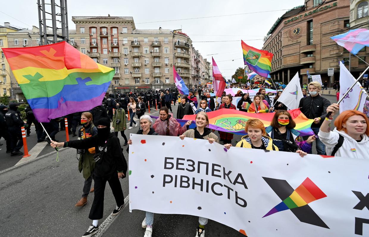 Rusya çekici ve Neo-Nazi örsü arasında kalan LGBTİ+’lar | Kaos GL - LGBTİ+ Haber Portalı