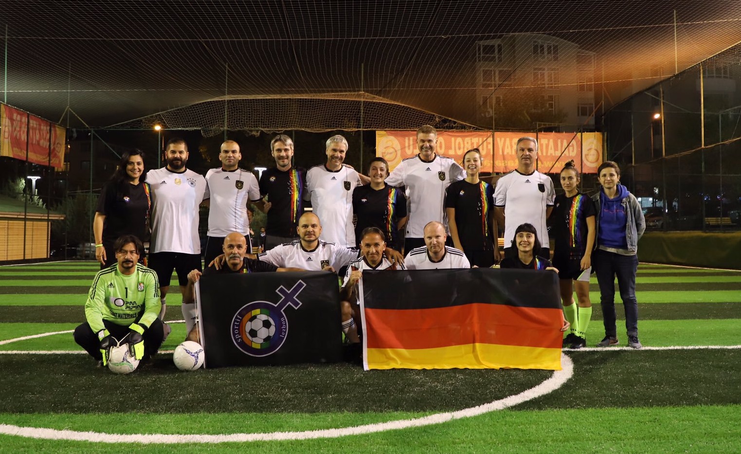 Sportif Lezbon ve FC Stiefel dostluk maçı için bir araya geldi Kaos GL - LGBTİ+ Haber Portalı