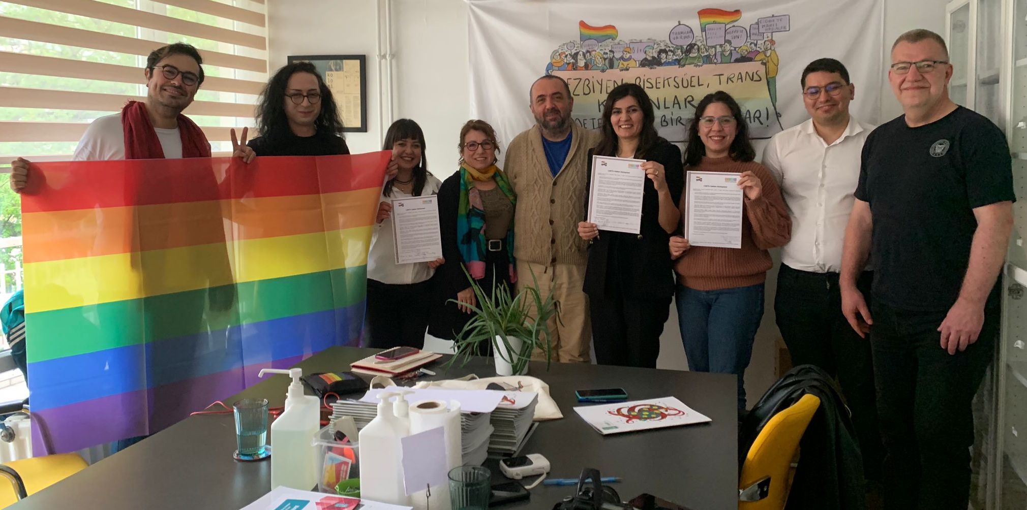 TİP Milletvekili Adayları LGBTİ+ Hakları Sözleşmesi’ni Kaos GL ofisinde imzaladı Kaos GL - LGBTİ+ Haber Portalı