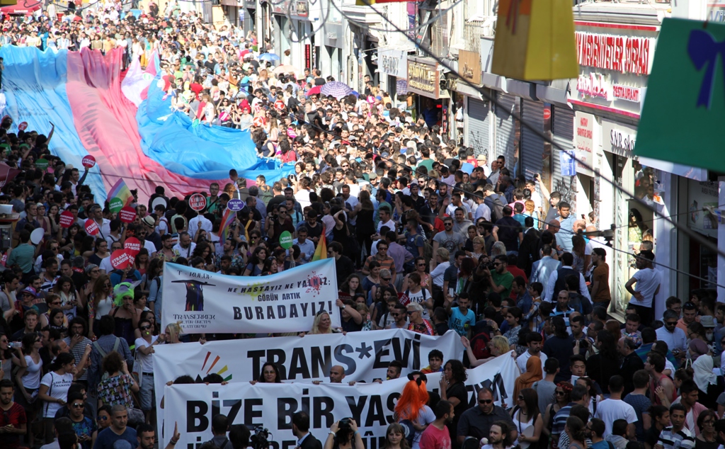 Trans Onur Yürüyüşü’nün 8 yılı: Bize ikinci sınıf vatandaş gibi davranılmasına izin vermeyeceğiz! | Kaos GL - LGBTİ+ Haber Portalı