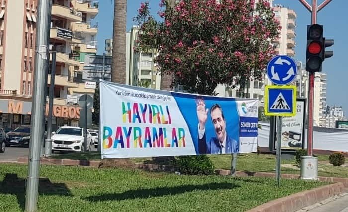 Yeni Akit’in yeni hedefi: Çukurova Belediyesi’nin bayram afişi | Kaos GL - LGBTİ+ Haber Portalı Haber