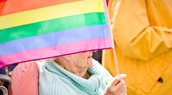 Yeşil Gazete gündeminden: ‘Türkiye’de yaşlı lubunya olmak’ Kaos GL - LGBTİ+ Haber Portalı