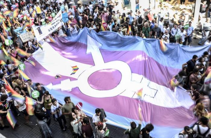 Atanan ‘cinsiyet uyum süreci’: Türkiye’de trans kimliklerin ‘uyum’ sağlama(ma) süreçleri ve direniş pratikleri | Kaos GL - LGBTİ+ Haber Portalı Gökkuşağı Forumu Köşe Yazısı