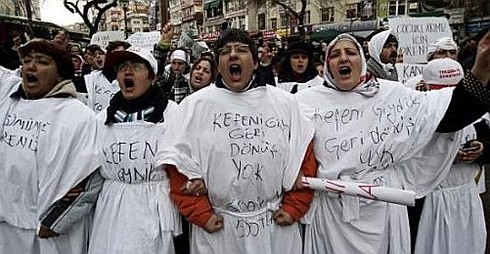 Kadın TEKEL İşçileri Kararlı: Birbirimize Söz Verdik, Burdayız! | Kaos GL - LGBTİ+ Haber Portalı Haber