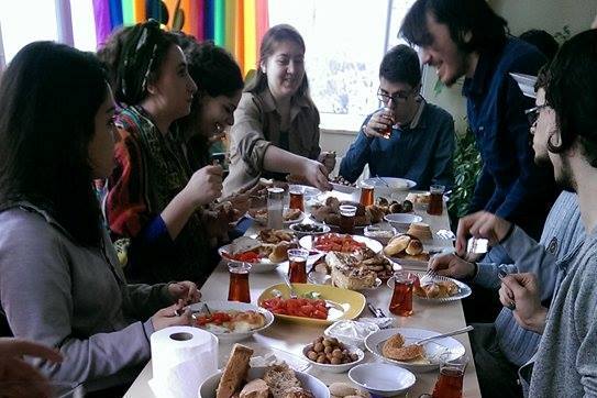 Kaos GL’de cumartesi öğrenci kahvaltısı | Kaos GL - LGBTİ+ Haber Portalı Haber
