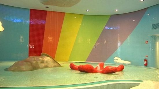 İsveç belediyesinden gökkuşağı havuzu Kaos GL - LGBTİ+ Haber Portalı