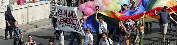 Bombalar altında Onur Yürüyüşü | Kaos GL - LGBTİ+ Haber Portalı Haber