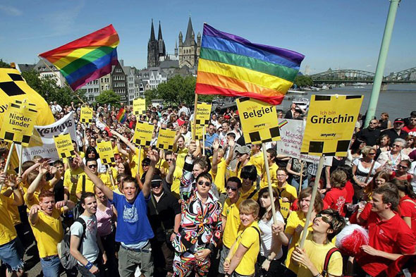 Budapeşte'de saldırı, Köln'de hoşgörü ve barış dilekleri | Kaos GL - LGBTİ+ Haber Portalı Haber