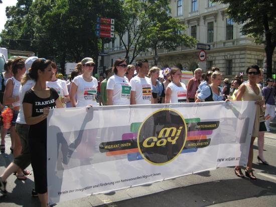 Viyana’da Göçmen Eşcinseller de Yürüdü | Kaos GL - LGBTİ+ Haber Portalı Haber