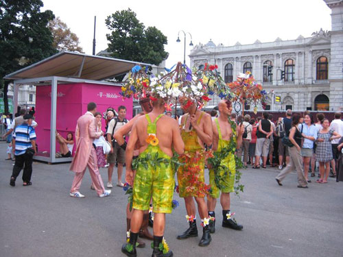 Life Ball’a Yağmur Azizliği | Kaos GL - LGBTİ+ Haber Portalı Haber
