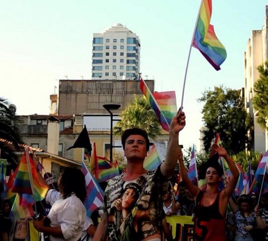İzmir’de eşcinsel genç yaşamına son verdi Kaos GL - LGBTİ+ Haber Portalı