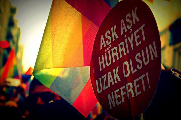 Homofobik nefretle bendini aşan köşeler! Kaos GL - LGBTİ+ Haber Portalı