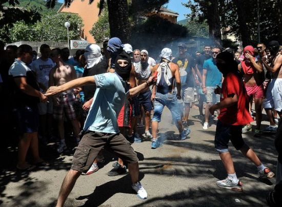 Clashes and an almost collective hysteria against the first gay pride in Montenegro | Kaos GL - News Portal for LGBTI+ News