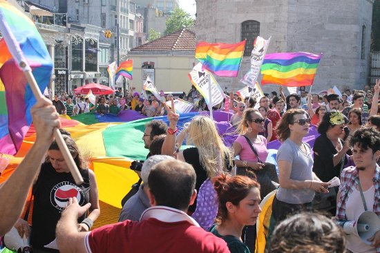 ‘Travestiyiz, Buradayız; Alışın Alışın, Gitmiyoruz’ | Kaos GL - LGBTİ+ Haber Portalı Haber
