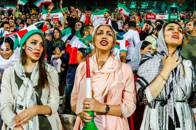 37 yıl sonra ilk defa: İranlı kadınlar stadyumda maç izledi Kaos GL - LGBTİ+ Haber Portalı