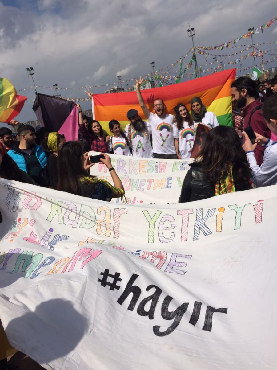 KeSKeSoR Newroz’daydı: Bu kadar yetkiyi hiçbir kolime vermedim! | Kaos GL - LGBTİ+ Haber Portalı