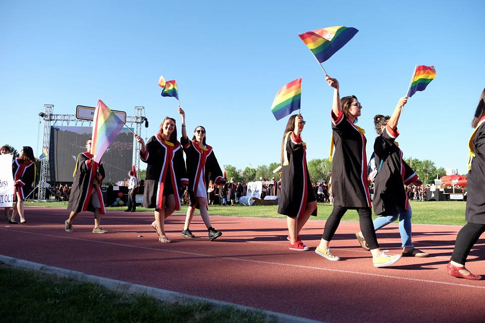 ODTÜ Devrim Stadyumu’nda gökkuşağı açtı | Kaos GL - LGBTİ+ Haber Portalı Haber